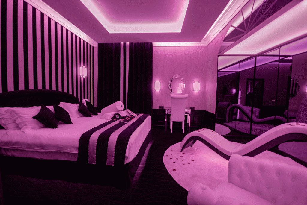 Así de sugerente es la suite Margarita Bonita del hotel Imperator. Los huéspedes eligen el color de la iluminación