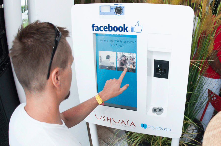 Para subir cosas al muro personal sólo es necesario vincular previamente, de forma gratuita, las huellas dactilares al perfil de Facebook