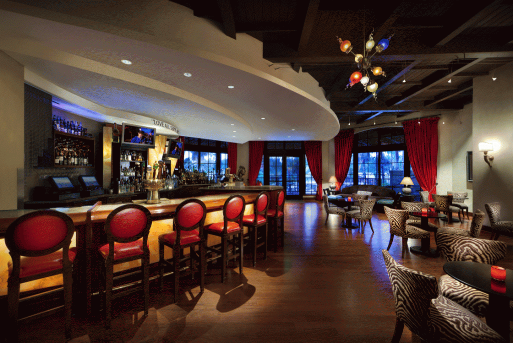 El suntuoso interiorismo del Velvet Bar del Hard Rock Hotel de Orlando (EE UU)