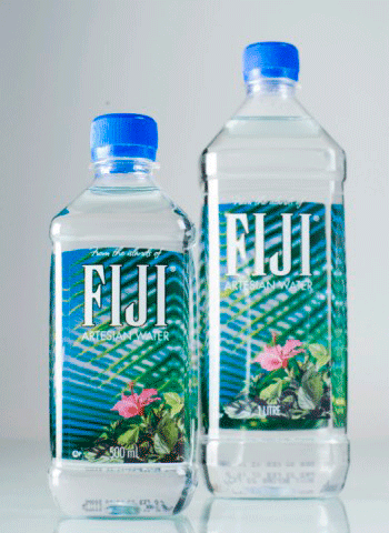 Fiji Water se ofrece en dos formatos, 500 ml y 1 l