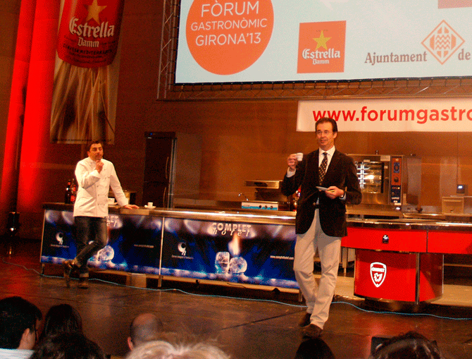 Jordi Roca y Pere Cornellà en una sesión magistral sobre el café, en el Fórum Gastronómico 2013, en Girona