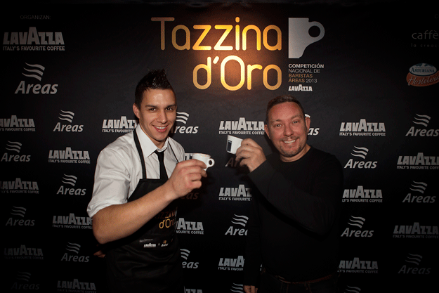 Dani Botana, el barista ganador, junto a Albert Adrià
