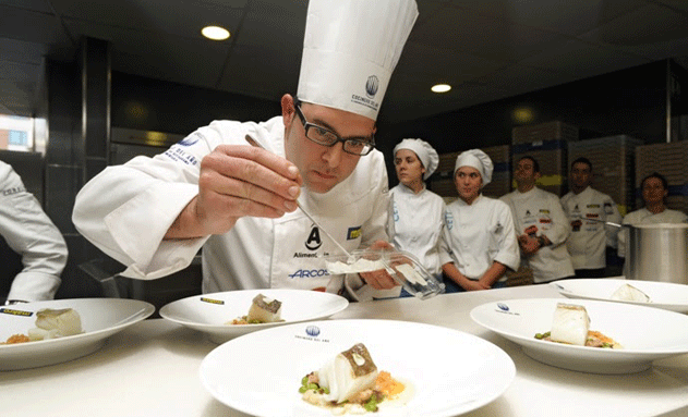 Albert Ortiz, chef del restaurante Axol en Cabrils, Barcelona, ganador de la cuarta semifinal del concurso 