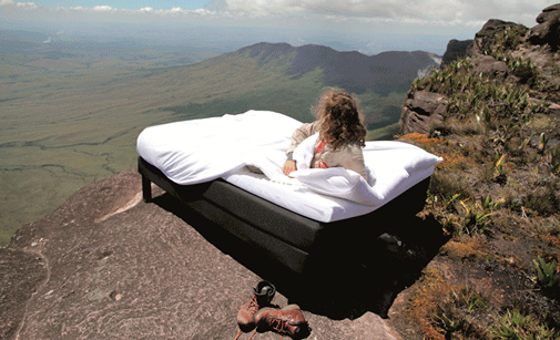 Durmiendo en una cama Sweet Bed en la cima del monte Moraima