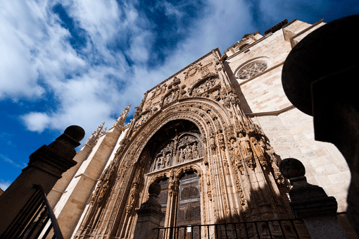 La espléndida fachada de la iglesia de Santa María la Real