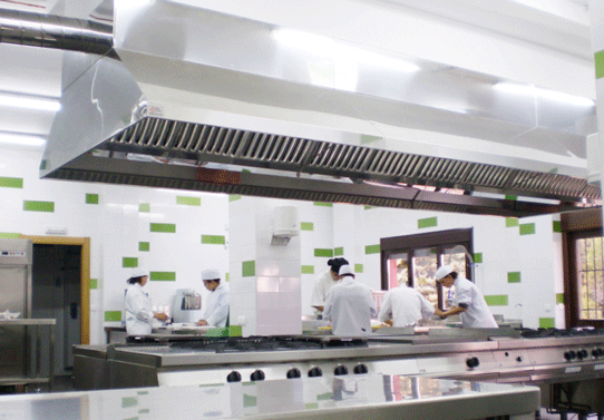 Cocina del Hotel Escuela Restaurante El Rondón, en Cebreros (Ávila)