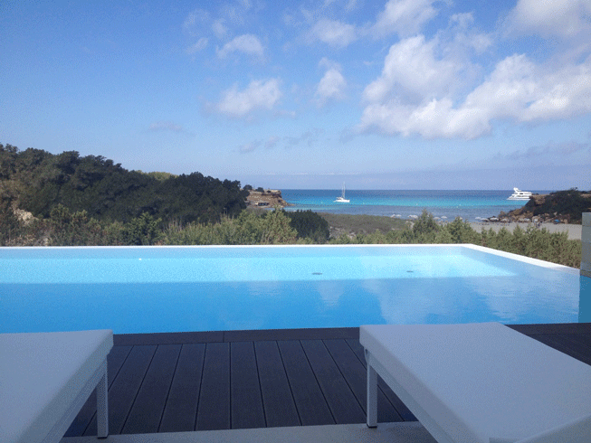 La piscina del hotel Cala Saona, en Formentera