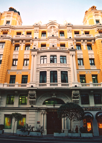 La hermosa fachada del edificio de la Gran Vía madrileña que albergará el hotel