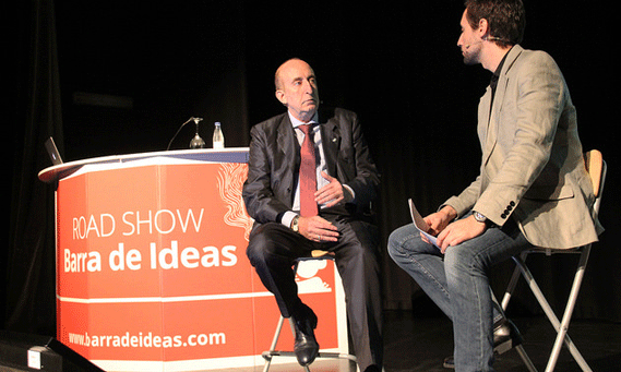 Ángel Gago, secretario general de los hosteleros vizcaínos, durante su intervención en el road show de Barra de Ideas en Bilbao