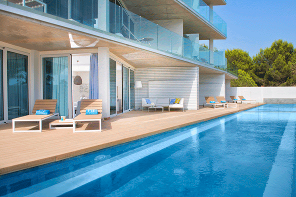 Una de las suites del Me Ibiza, elegido mejor hotel renovado del año  en los International Hotel Awards