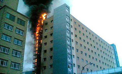 Hotel en llamas
