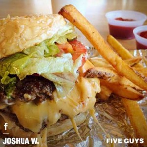 Imagen de una hamburguesa de Five Guys, tomada de su página de Facebook