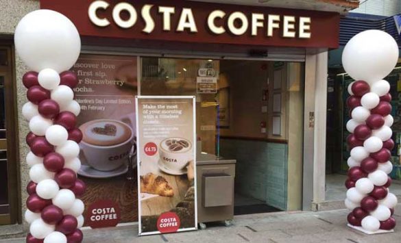 Fachada de la nueva cafetería Costa Coffee en Benidorm