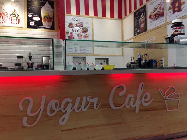 Barra de un local Yogur Café