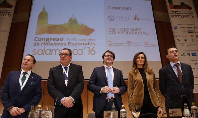 De izquierda a derecha: Alain Saldaña, Juan Molas, Alfonso Fernández Mañueco, Marta Blanco y Javier Ramírez, en la inauguración del Congreso