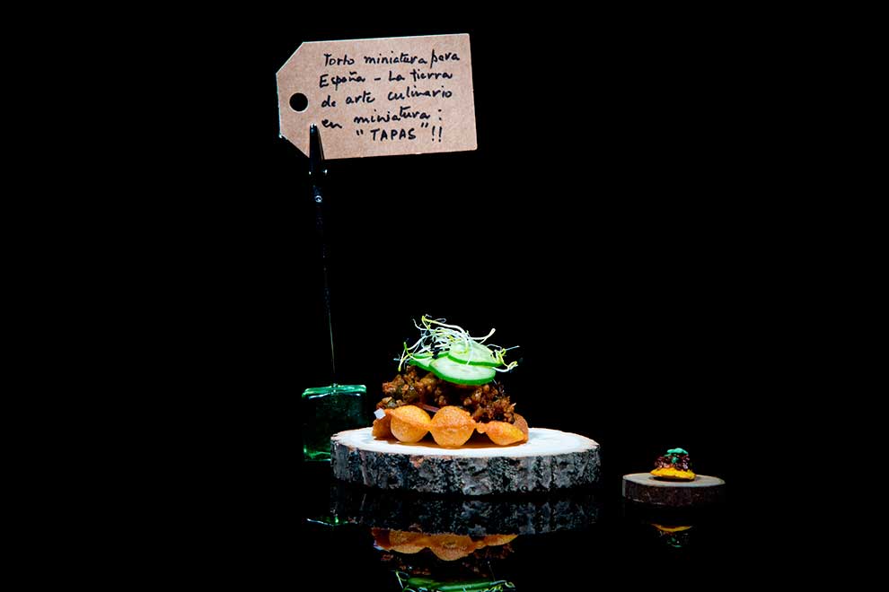 "Torto en miniatura" de Nayab Siddiqui, de Singapur