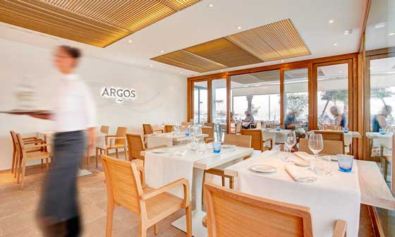 Sala del restaurante Argos, en el hotel La Goleta, en Port de Pollença (Mallorca)