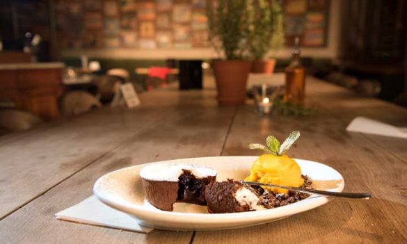 El coulant de chocolate, postre estrella en todos los establecimientos de L'Osteria