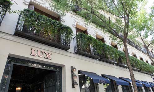Fachada de restaurante Lux Madrid