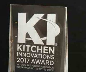 Trofeo delos Kitchen Innovation Awards que otorga la Asociación Americana de Restaurantes (NRA)