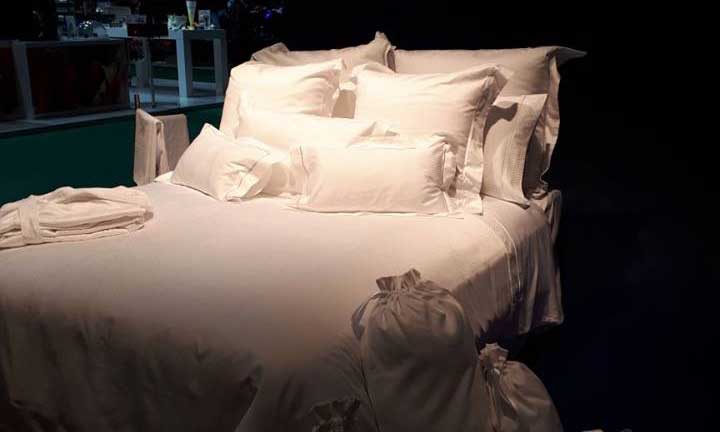 La cama vestida con lencería de alta gama protagonizó el stand de Resuinsa en Hostelco