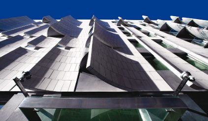 La espectacular fachada del hotel Omm de Barcelona