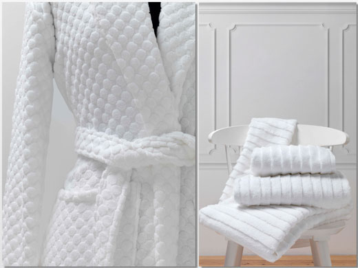 Albornoz en tejido Dots, y toallas con rizo en dos alturas, de Vayoil Textil