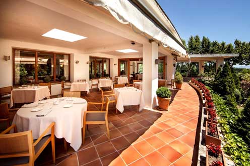 La agradable terraza del restaurante del hotel Empordà, en Figueres