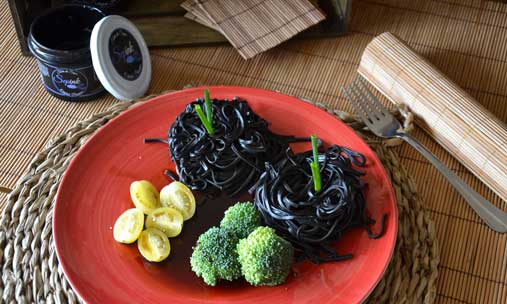 Pasta negra con brócoli