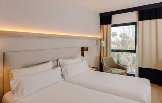 ProfesionalHoreca, habitación del hotel Sercotel Amistad Murcia, interiorismo de Paolo Mauri