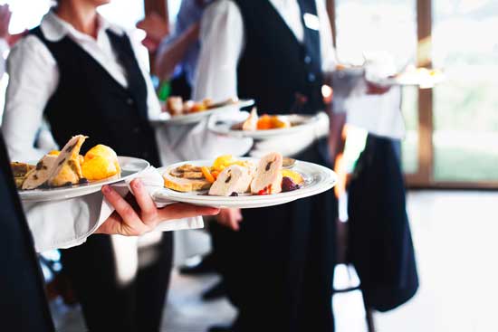 Profesionalhoreca, camareros en un banquete, Cook & Chill y Finishing, Rational