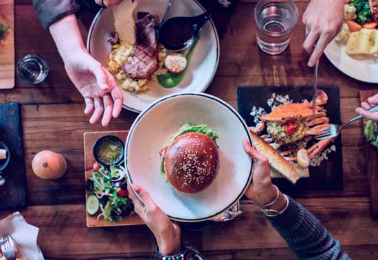 Profesionalhoreca, comensales en un restaurante, restauración organizada